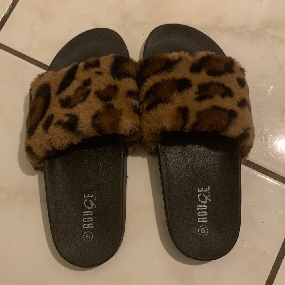 Leopard fluffy slides